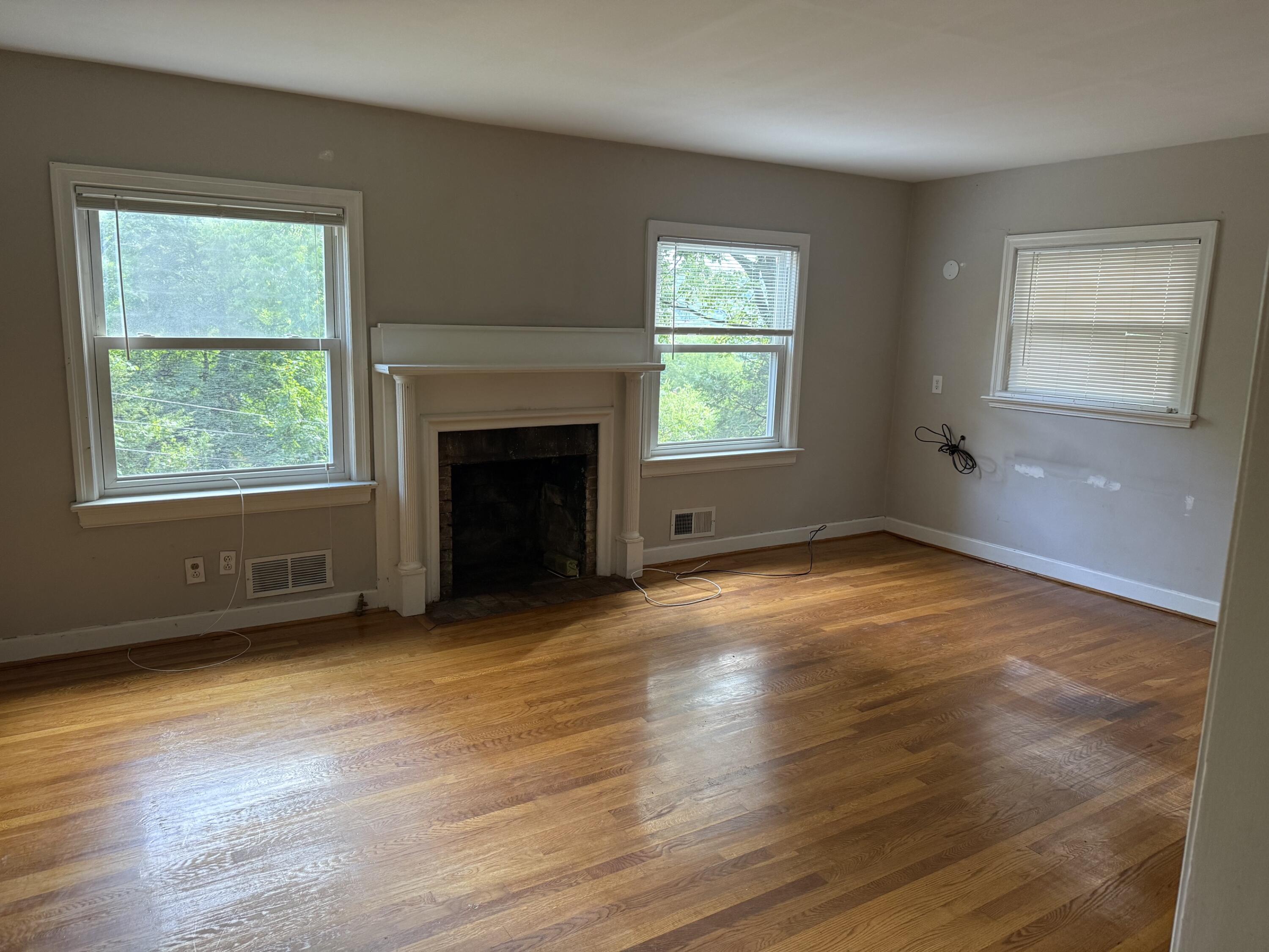 2239 Woodcliff Road Southeast Roanoke, VA 24014 - Photo 2 of 14 IMG_0686
