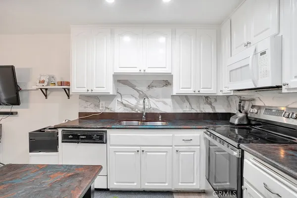 $389,000 | 291 Sequoia Court, Unit 13, Thousand Oaks, CA 91360