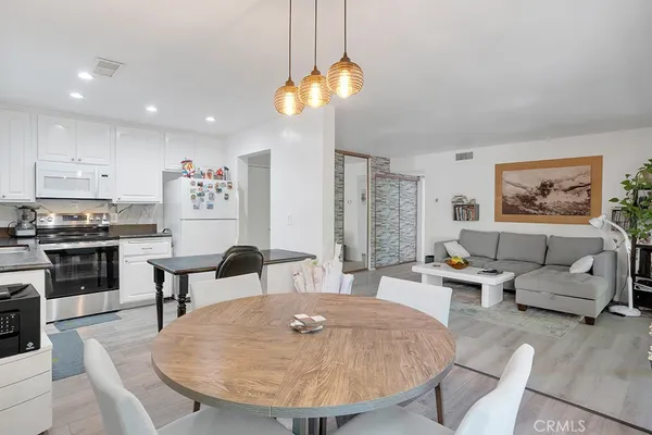 $389,000 | 291 Sequoia Court, Unit 13, Thousand Oaks, CA 91360