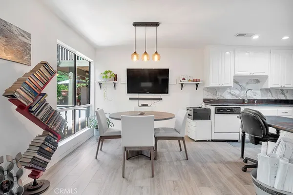 $389,000 | 291 Sequoia Court, Unit 13, Thousand Oaks, CA 91360