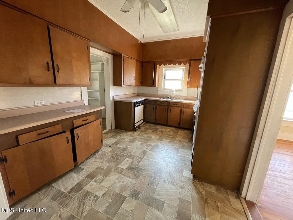 158 Ceasar Road Picayune, MS 39466 - Photo 11 of 23 Kitchen