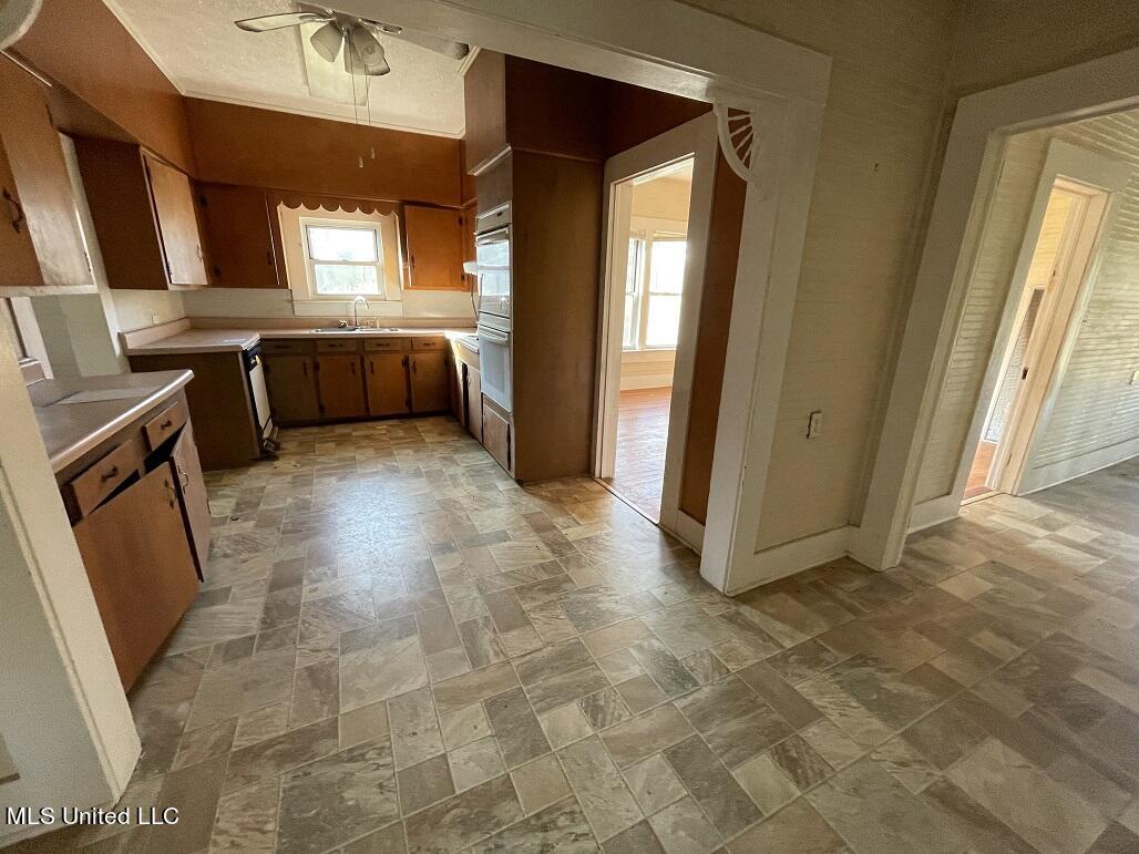 158 Ceasar Road Picayune, MS 39466 - Photo 9 of 23 Kitchen