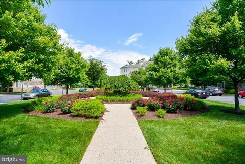 $325,000 | 310 High Gables Drive, Unit 307, Gaithersburg, MD 20878