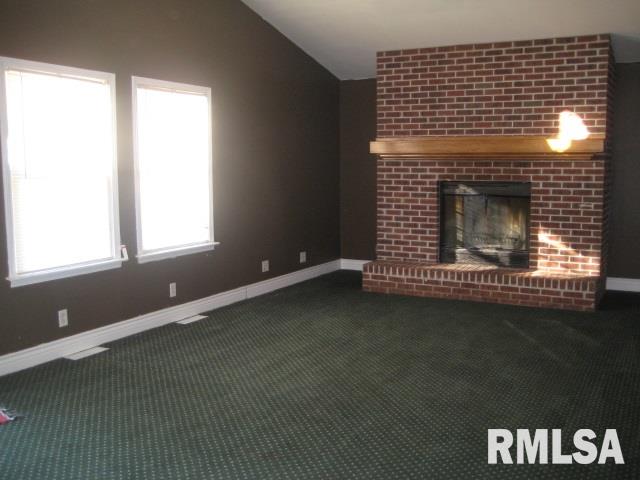 206 Lynn Street Washington, IL 61571 - Photo 3 of 24 Gallery Image 3