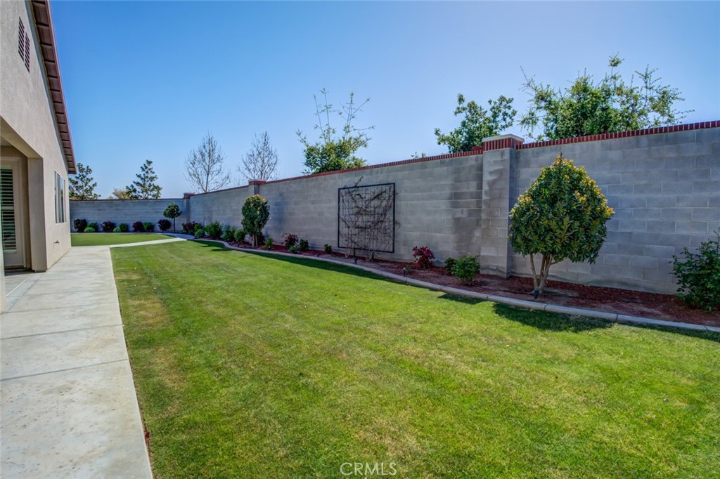 2018 Risborough Court Bakersfield, CA 93311 - Photo 53 of 73 swimming pool view with a garden space