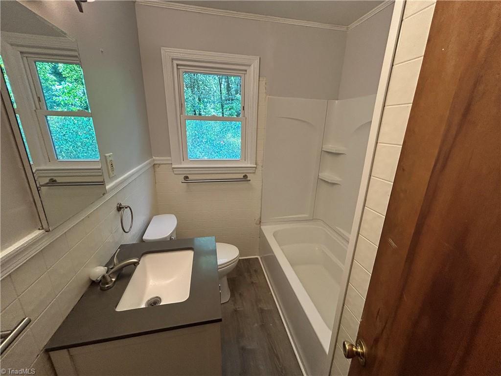 4403 Edgemore Road Greensboro, NC 27455 - Photo 10 of 24 Gallery Image 10