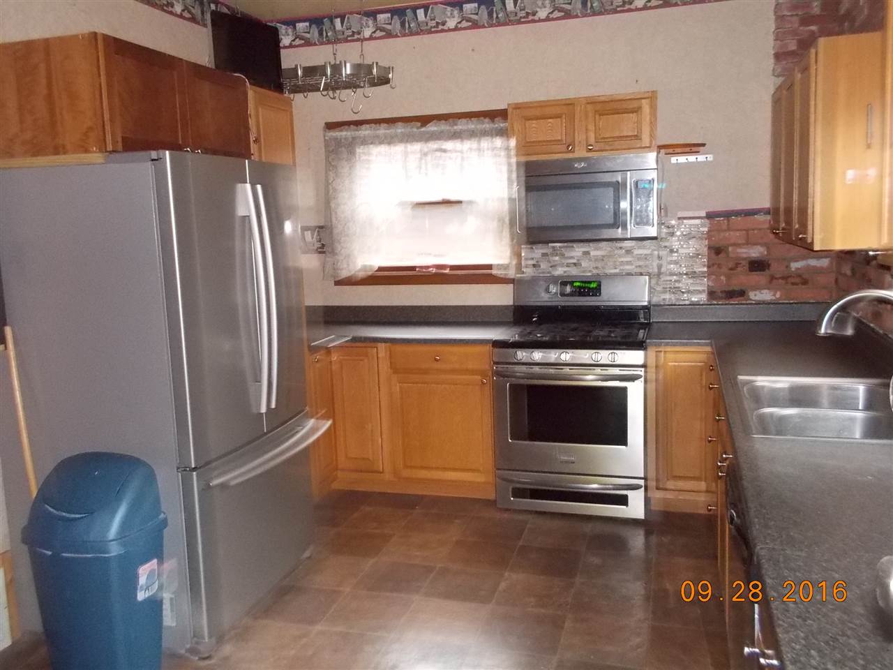 521 Madison Street Decatur, IN 46733 - Photo 3 of 22