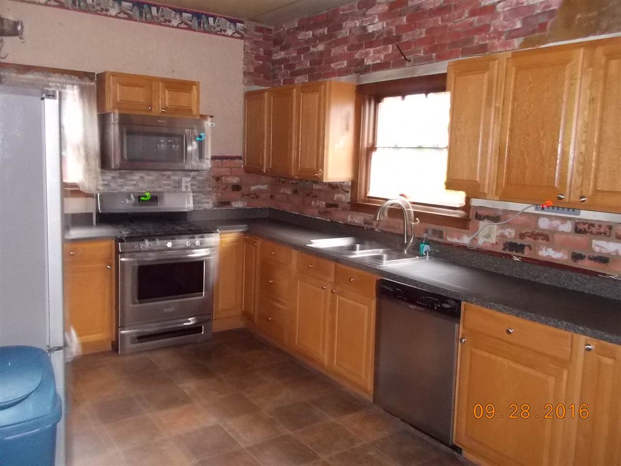 521 Madison Street Decatur, IN 46733 - Photo 4 of 22