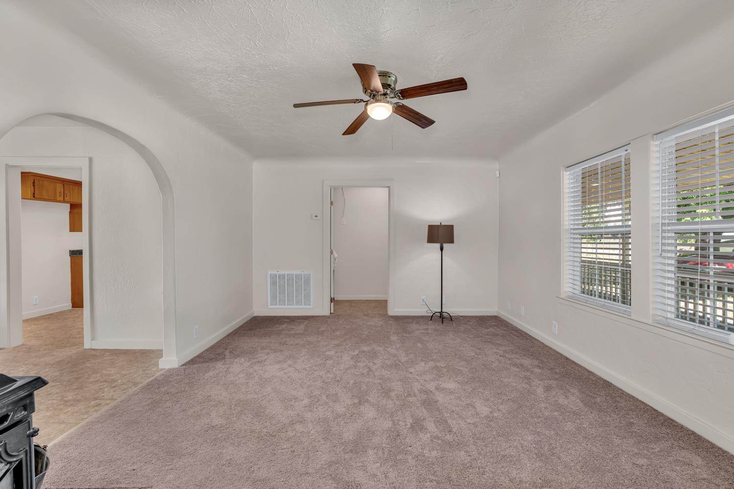 44671 Hobart Road Dos Palos, CA 93620 - Photo 11 of 43 living room