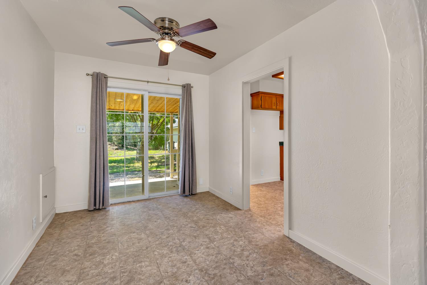 44671 Hobart Road Dos Palos, CA 93620 - Photo 13 of 43 Dining space w/slider to back