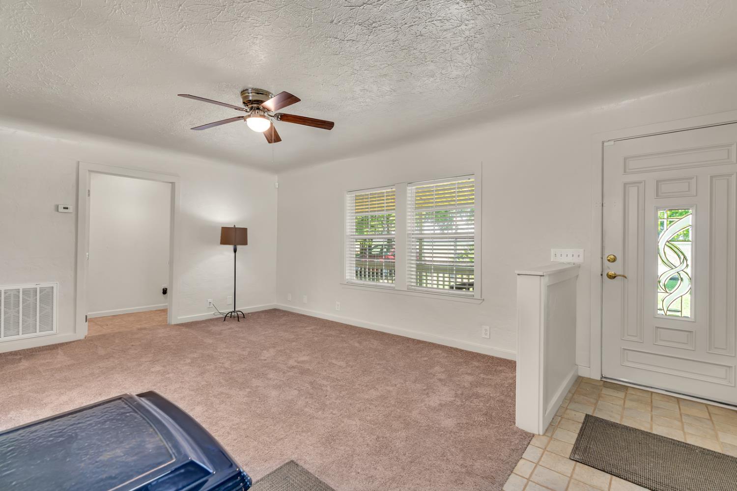 44671 Hobart Road Dos Palos, CA 93620 - Photo 9 of 43 Living/family room