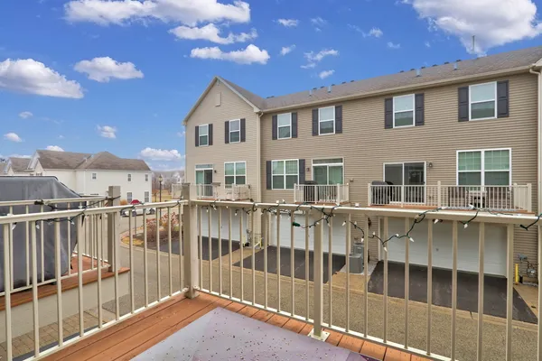 $359,900 | 214 Lionel Drive, Grayslake, IL 60030