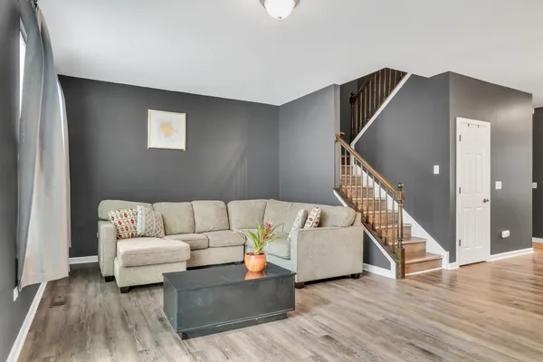$359,900 | 214 Lionel Drive, Grayslake, IL 60030