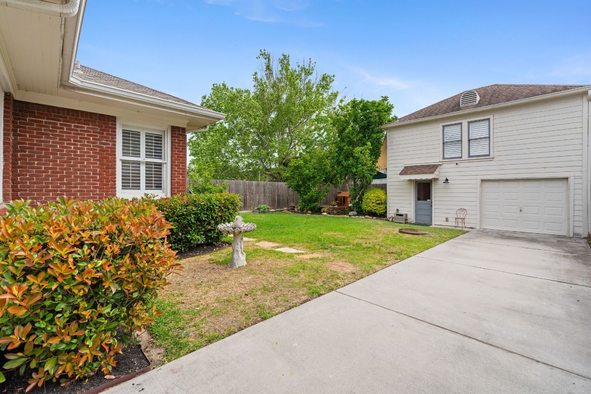 3206 Morrison Street Houston, TX 77009 - Photo 23 of 30 front view of a house with a yard and a garden