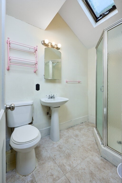 88 Beaconsfield Road Worcester, MA 01602 - Photo 14 of 34 a bathroom with a toilet sink and shower