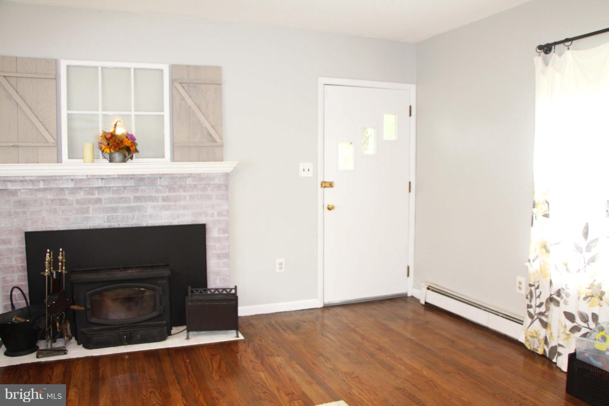 15507 Brandywine Road Brandywine, MD 20613 - Photo 5 of 25 Living Room