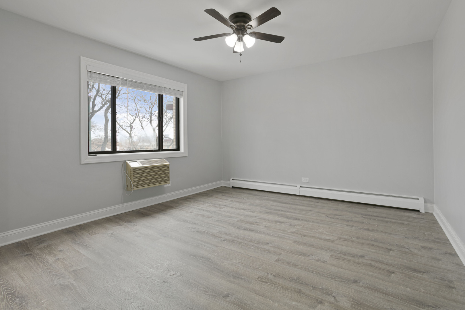 6826 North Ridge Boulevard, Unit 305 Chicago, IL 60645 - Photo 6 of 13 a view of an empty room with a window