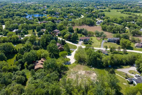 $250,000 | 1 High Point Circle, Hawthorn Woods, IL 60047