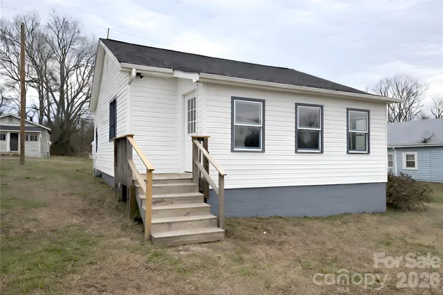 $184,999 | 105 East Hartford Avenue, Bessemer City, NC 28016