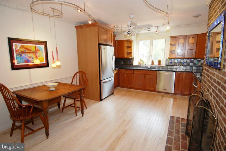 1109 Portner Road Alexandria, VA 22314 - Photo 1 of 23 Kitchen/Family Room w Fireplace