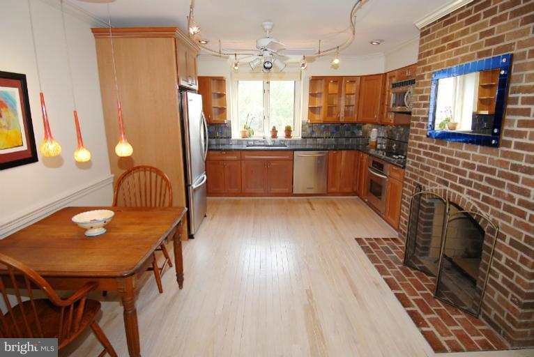 1109 Portner Road Alexandria, VA 22314 - Photo 12 of 23 Kitchen Table Space
