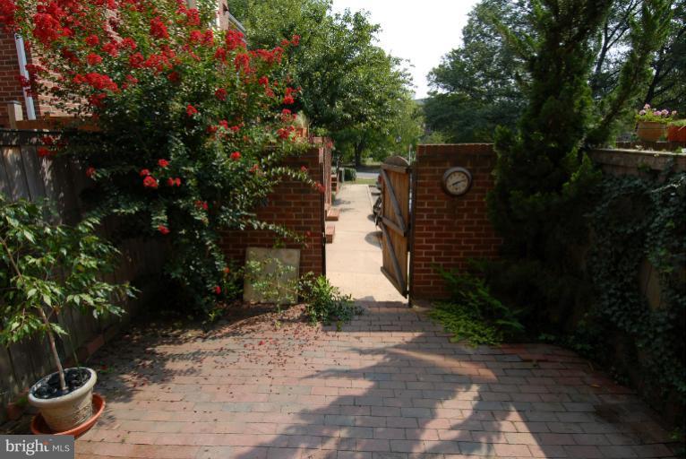1109 Portner Road Alexandria, VA 22314 - Photo 6 of 23 Exterior (Rear)