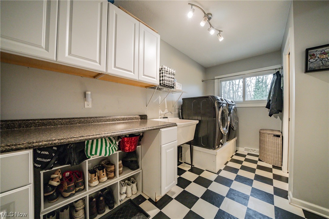 2130 Marshfield Road Cleveland, OH 44124 - Photo 12 of 35