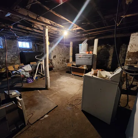 $300,015 | 9 Brewster Street, Waterbury, CT 06704