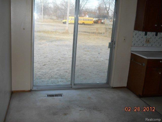 3330 Williams Street Inkster, MI 48141 - Photo 6 of 11 dining area.JPG