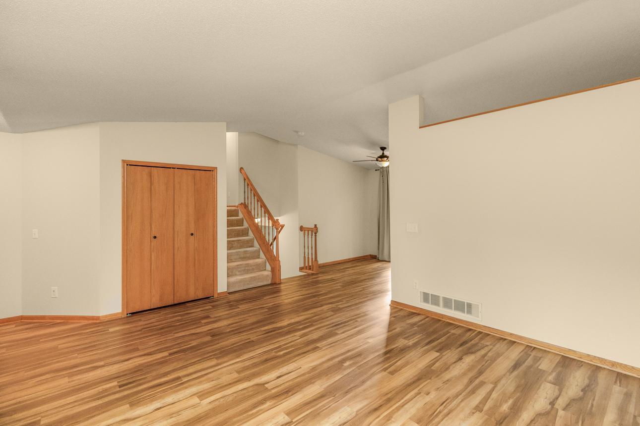 4693 Heather Ridge Road North St. Paul, MN 55128 - Photo 4 of 39