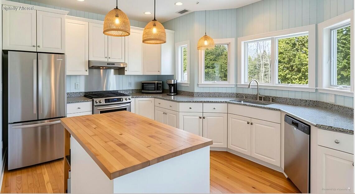 5001 South 10th Street Manitowoc, WI 54220 - Photo 21 of 56 Kitchen restyled with AI