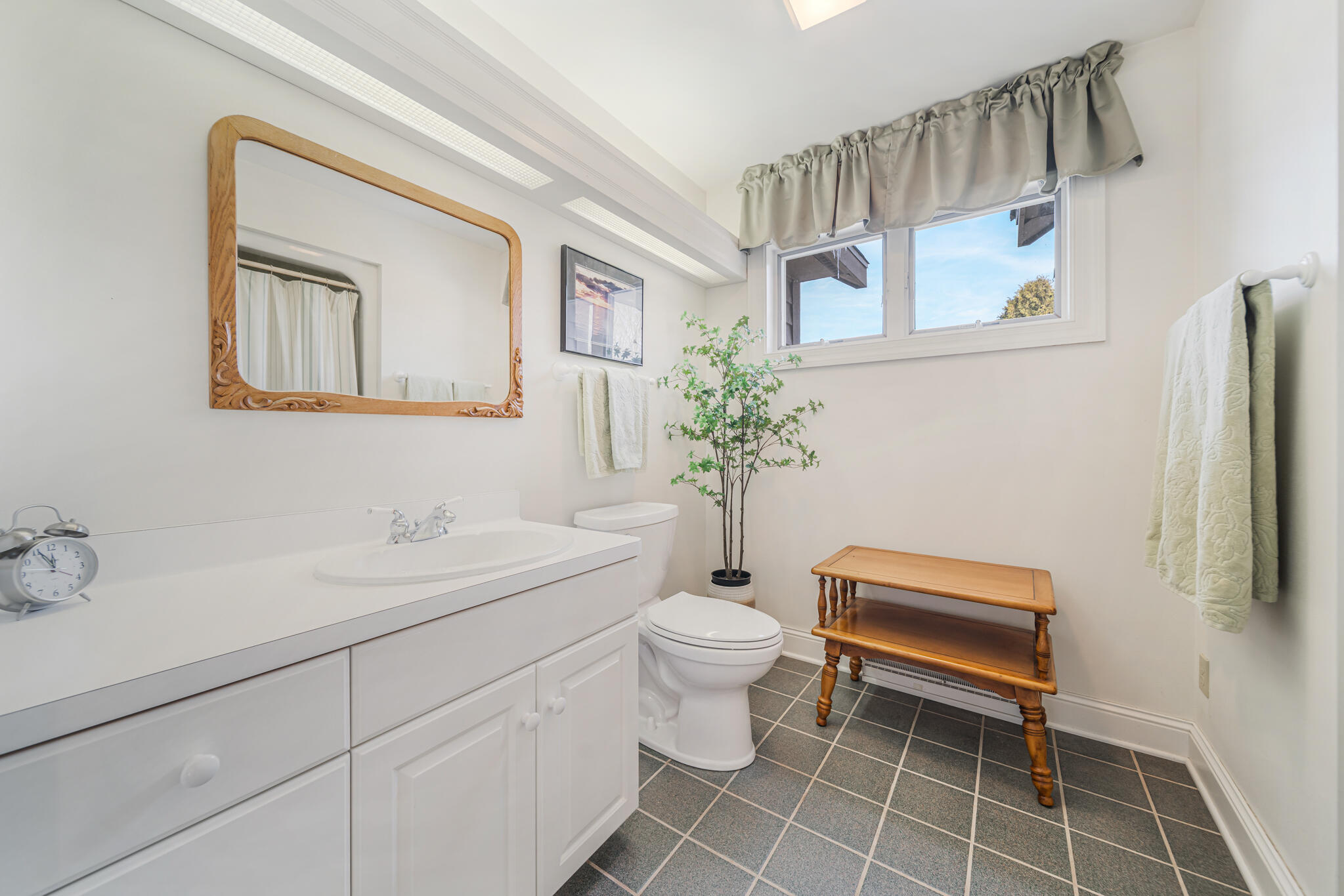 5001 South 10th Street Manitowoc, WI 54220 - Photo 36 of 50 33 Full Bathroom upper