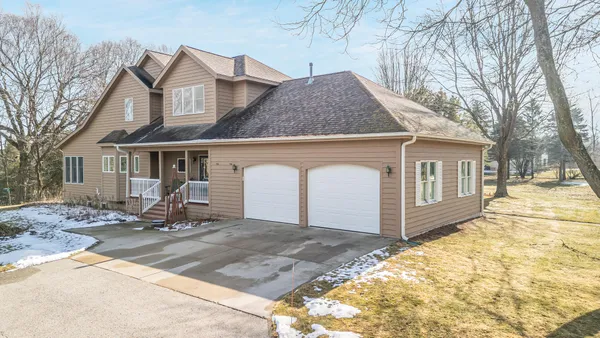 $1,249,900 | 5001 South 10th Street, Manitowoc, WI 54220