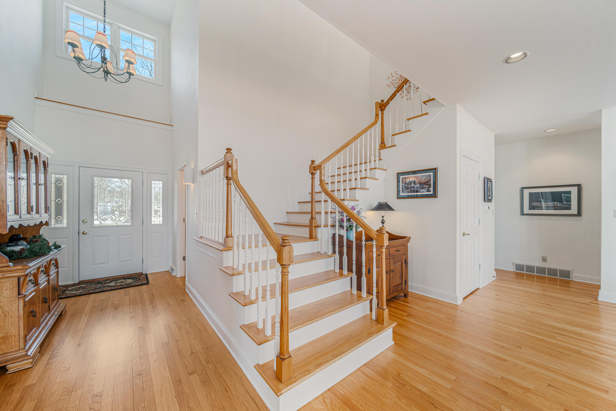 5001 South 10th Street Manitowoc, WI 54220 - Photo 5 of 50 5 Entry & staircase