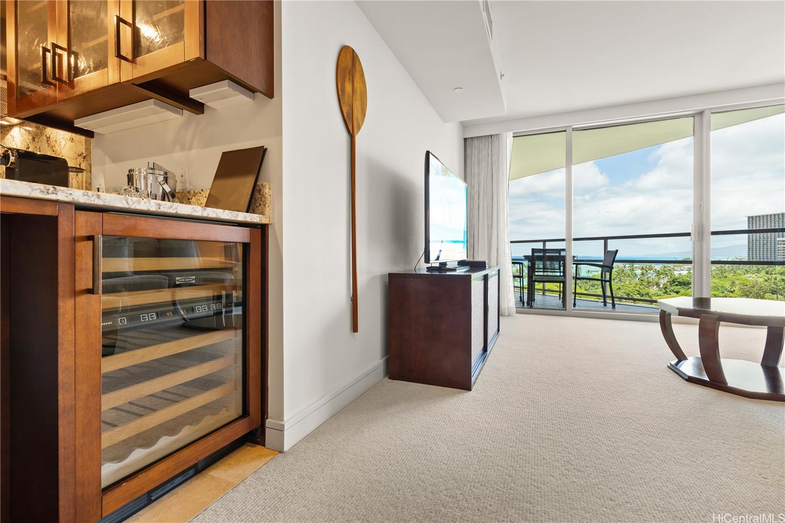 223 Saratoga Road, Unit 1115 Honolulu, HI 96815 - Photo 14 of 25 a view of an empty room with a window