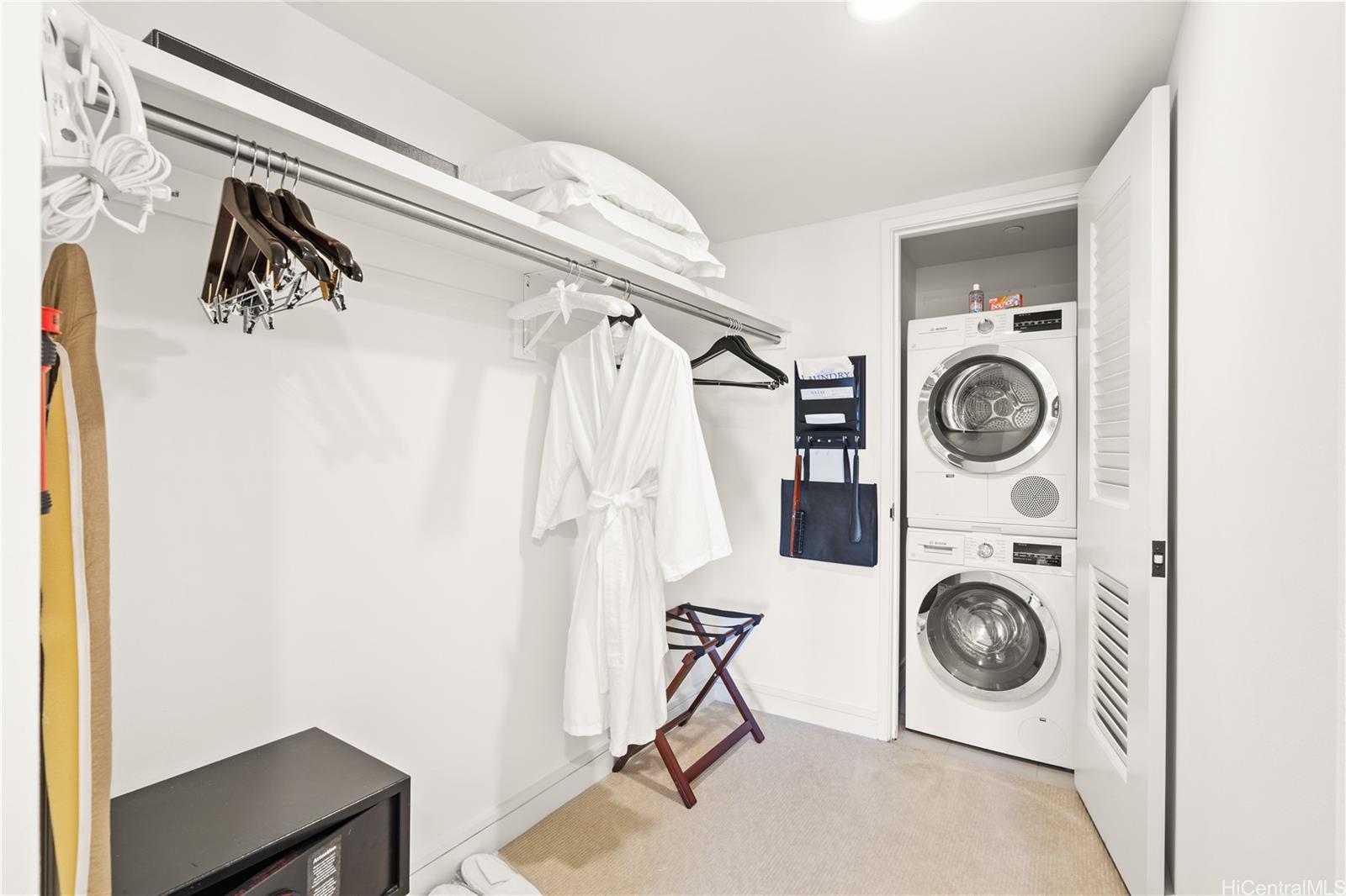 223 Saratoga Road, Unit 1115 Honolulu, HI 96815 - Photo 19 of 25 a utility room with dryer and washer