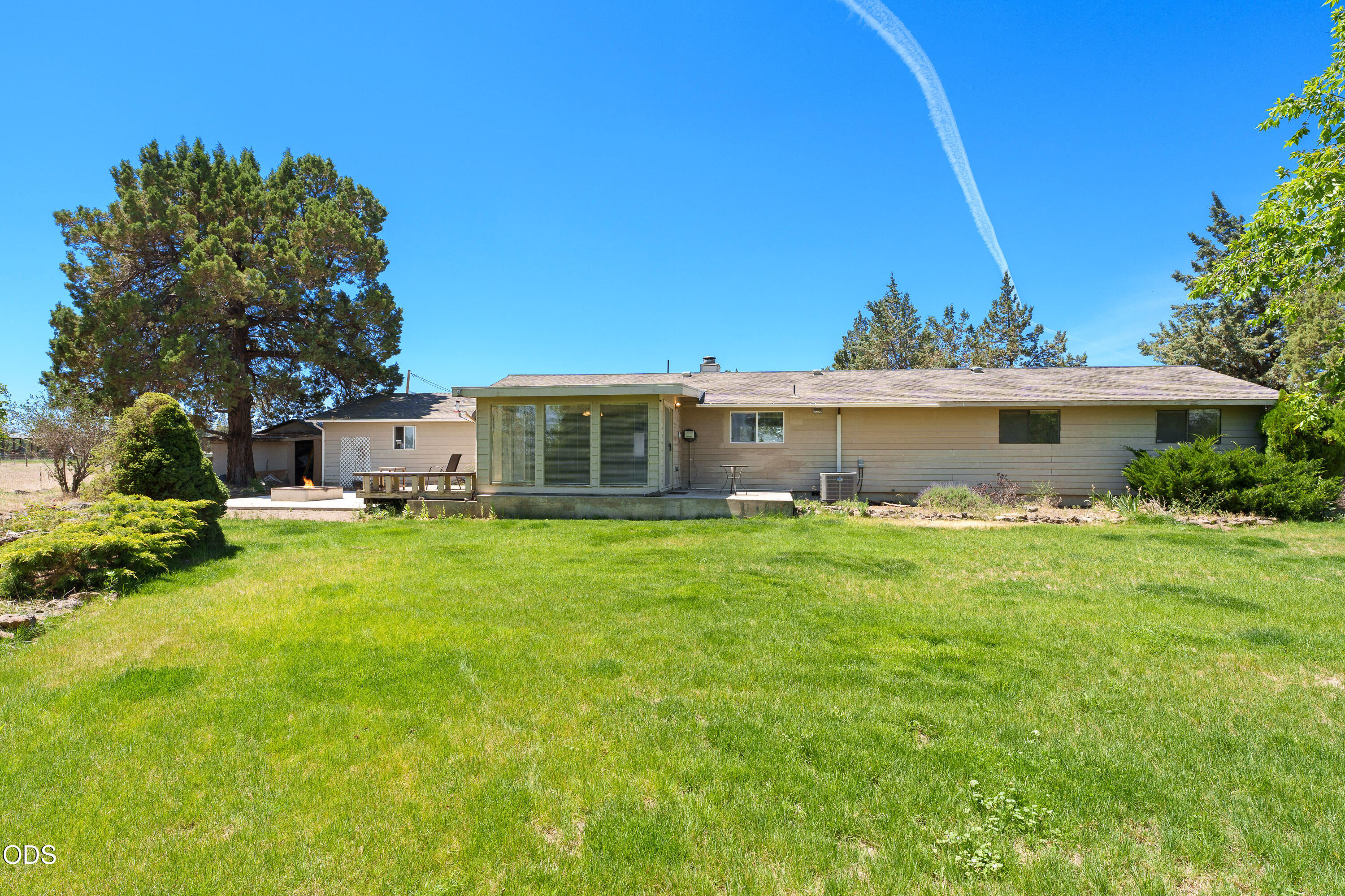 6492 Southwest 51st Street Redmond, OR 97756 - Photo 43 of 44