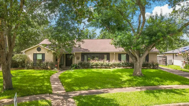 $385,000 | 5907 Beaudry Drive, Houston, TX 77035