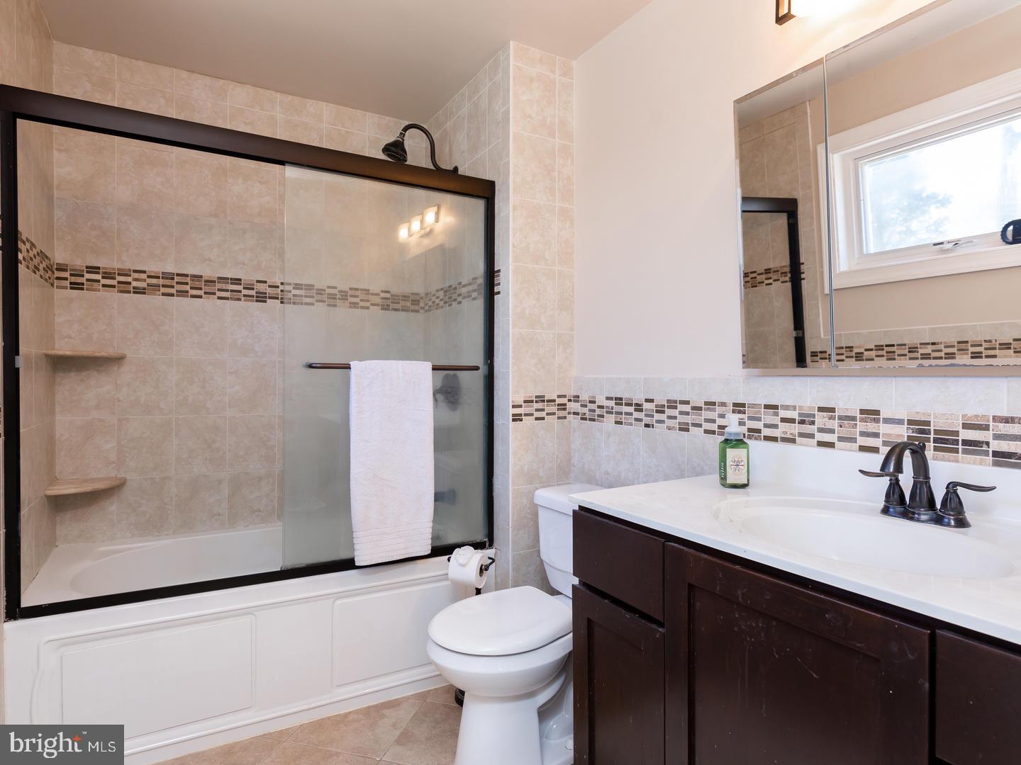 35 Cambridge Road Broomall, PA 19008 - Photo 21 of 37 Master Bath