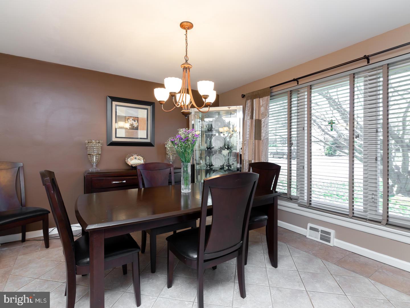 35 Cambridge Road Broomall, PA 19008 - Photo 9 of 37 Dining Room