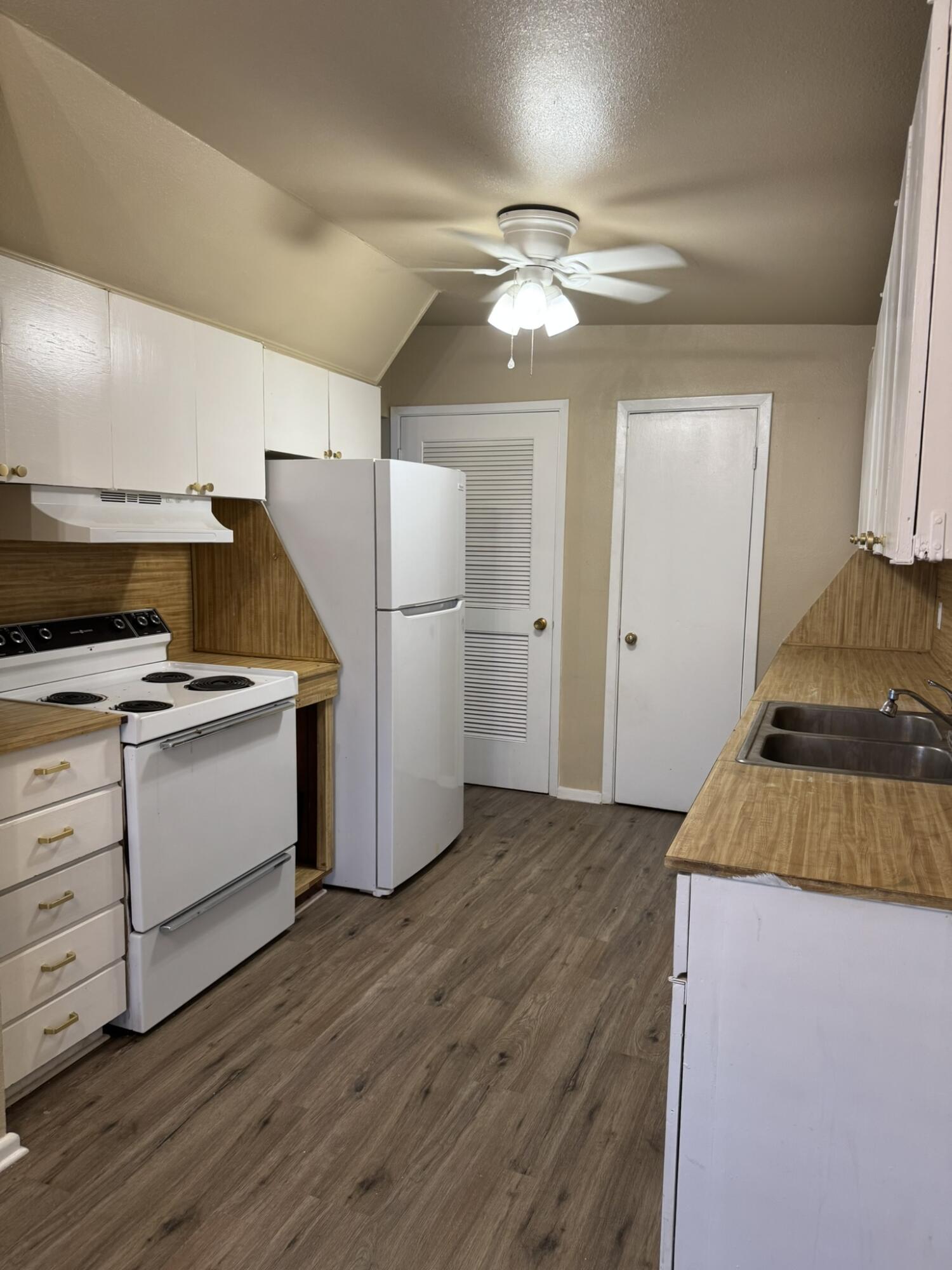 2732 66th Street Lubbock, TX 79413 - Photo 7 of 22 IMG_0289