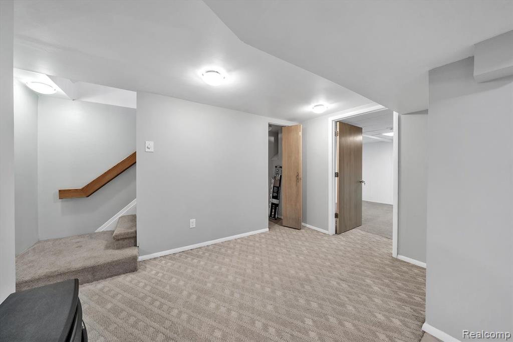 639 Oakbrook West Rochester Hills, MI 48307 - Photo 43 of 51