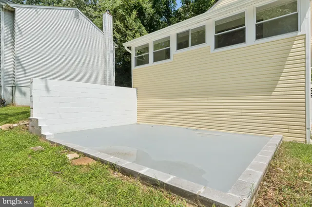 a view of a back yard of the house