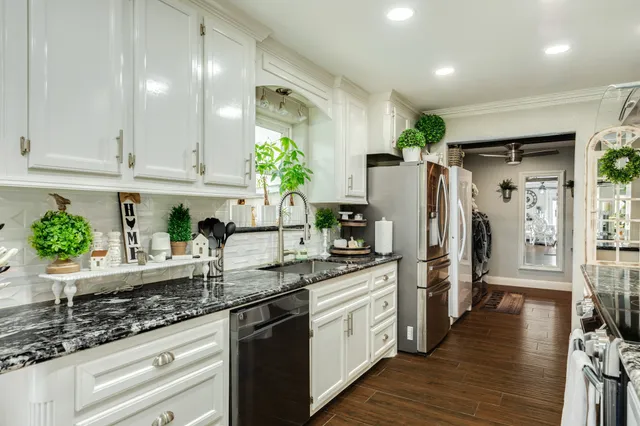 $375,000 | 152 Lakewood Drive, Angleton, TX 77515