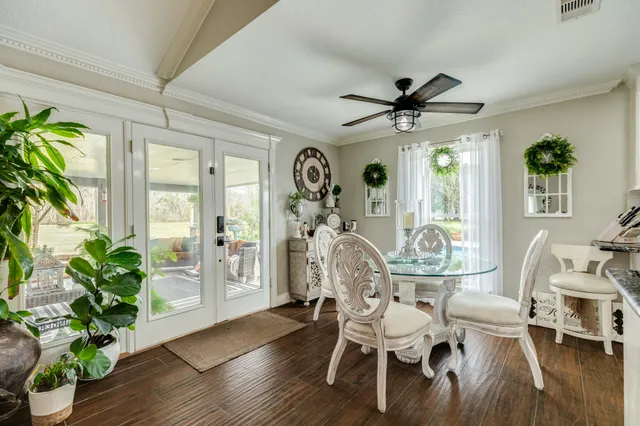 $375,000 | 152 Lakewood Drive, Angleton, TX 77515