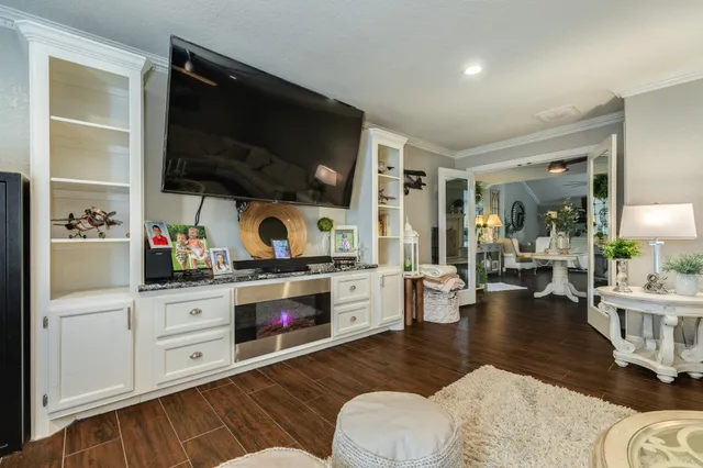 $375,000 | 152 Lakewood Drive, Angleton, TX 77515