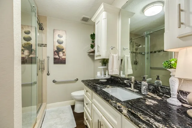 $375,000 | 152 Lakewood Drive, Angleton, TX 77515