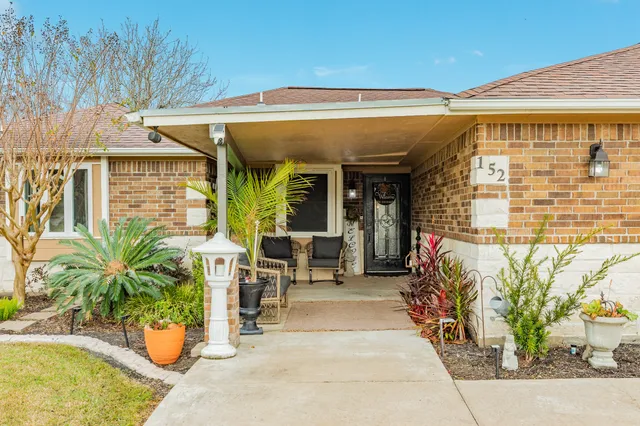 $375,000 | 152 Lakewood Drive, Angleton, TX 77515