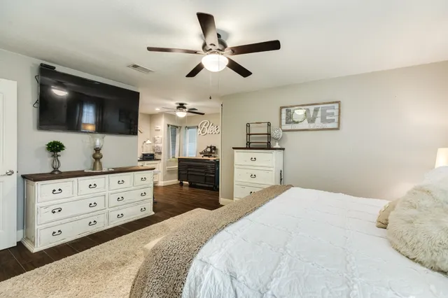 $375,000 | 152 Lakewood Drive, Angleton, TX 77515