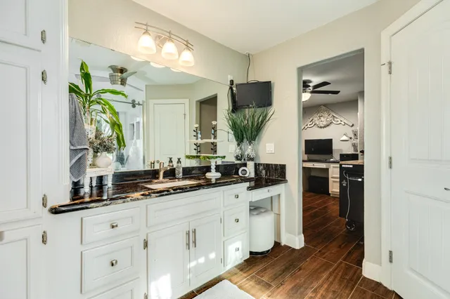 $375,000 | 152 Lakewood Drive, Angleton, TX 77515